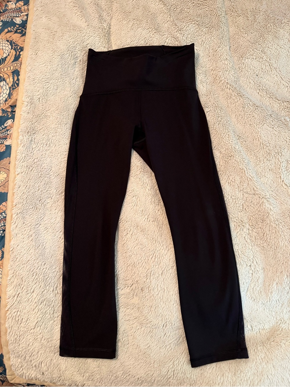 Lululemon Black cropped Leggings, Size 4, worn once